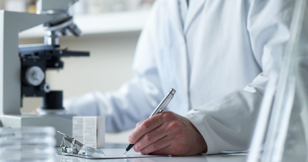 คุณหมอกำลังวิเคราะห์ การตรวจทางห้องปฏิบัติการ (Laboratory Examination) คุณหมอกำลังวิเคราะห์ การตรวจทางห้องปฏิบัติการ (Laboratory Examination)